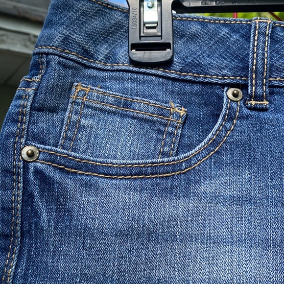 Shorts - Picture 2 of 4